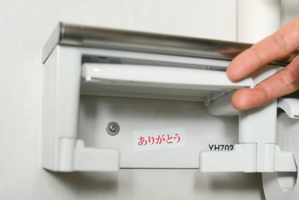 テプラたのしい☺️﻿ ﻿ アプリからの印刷の練習とかしていたら﻿ いっぱい出来上がったよ 笑←テプラあるある。﻿あちこちに貼るから大丈夫！うん。﻿ ﻿ ﻿ iPadで描いたイラストを取り込んでテープにしたよ👍﻿手軽に印刷できる。っていうのがコンセプトだと思うので