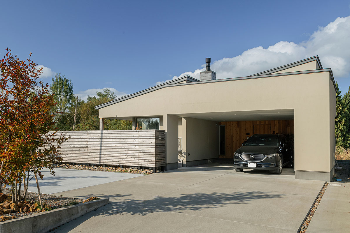 車庫の実例付きで比較！工事費込みガレージ2台の相場価格を紹介！庭ファン