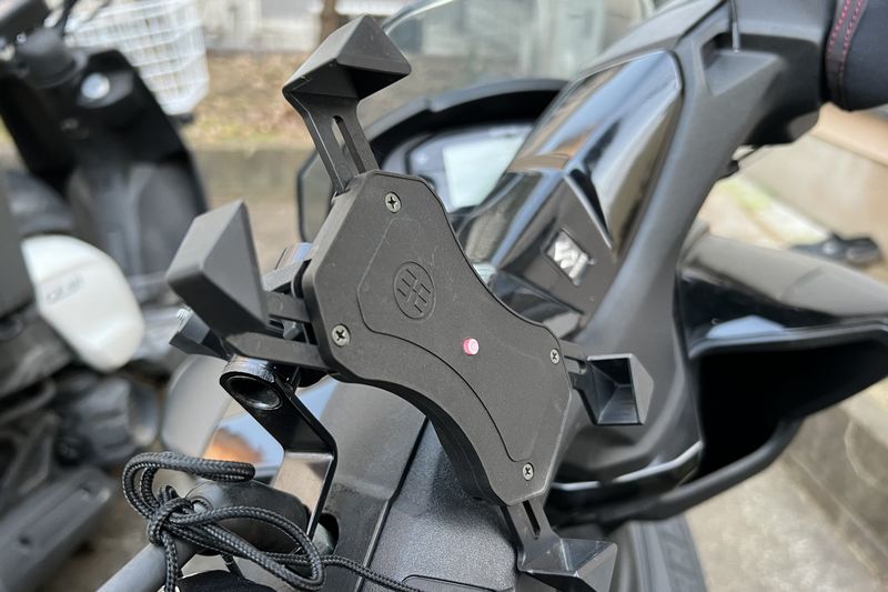 AKEEYO：次世代の振動吸収スマホホルダー・急速充電器 CG2