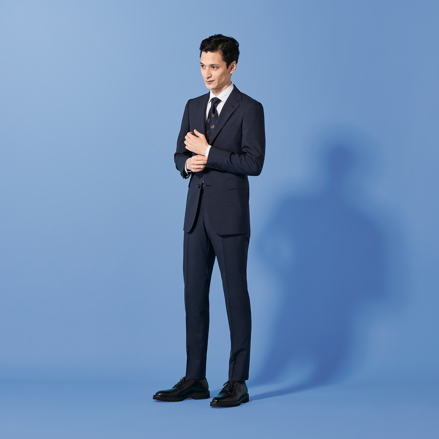 スーツ イケメンの写真素材写真素材なら「写真AC」無料 フリー ダウンロードOK