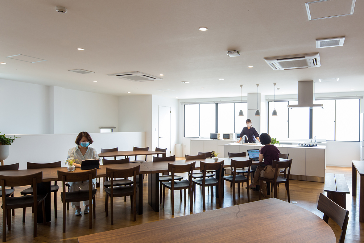 社員食堂・リフレッシュスペースのレイアウトを成功させるポイントを事例とともに解説コニカミノルタのオフィスデザイン・移転ソリューションコニカミノルタ
