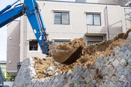 ひな壇の土地は専門買取業者へ高く売ろう！安価の理由や売却時の工夫なども詳しく解説イエコン