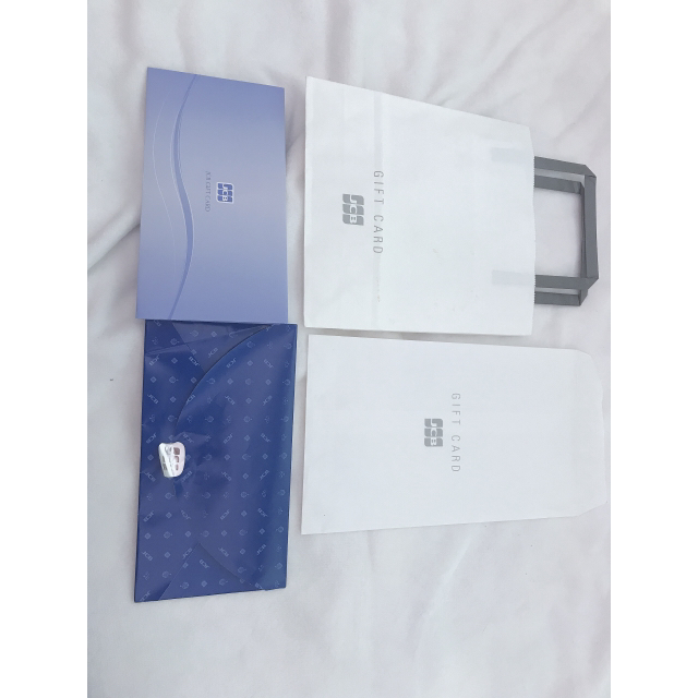 和紙を折って包む「ギフトカード」のラッピング