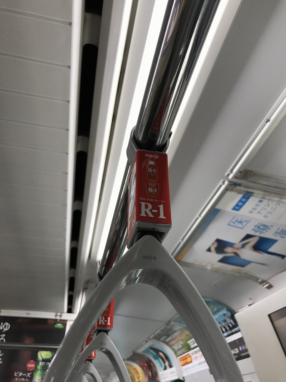 つり革広告 アドストラップ 電車広告.com電車広告ドットコム日本最大級の電車広告検索サイト 電車広告の情報満載