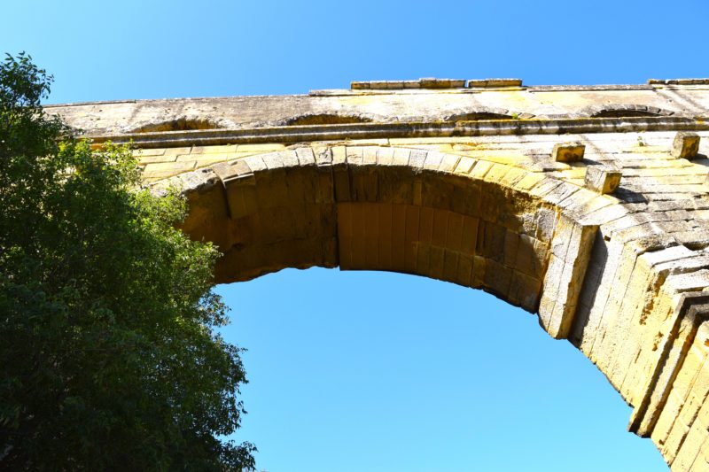ポン・デュ・ガール～水道橋の代表 フランス遺跡で実感！古代ローマ
