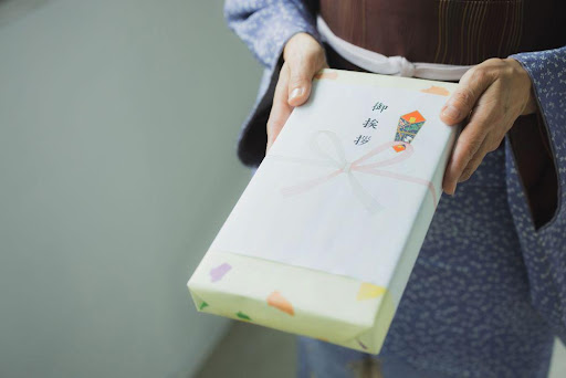 謝罪で菓子折りを渡すときに心がけたい４つのポイント - 退職Assist