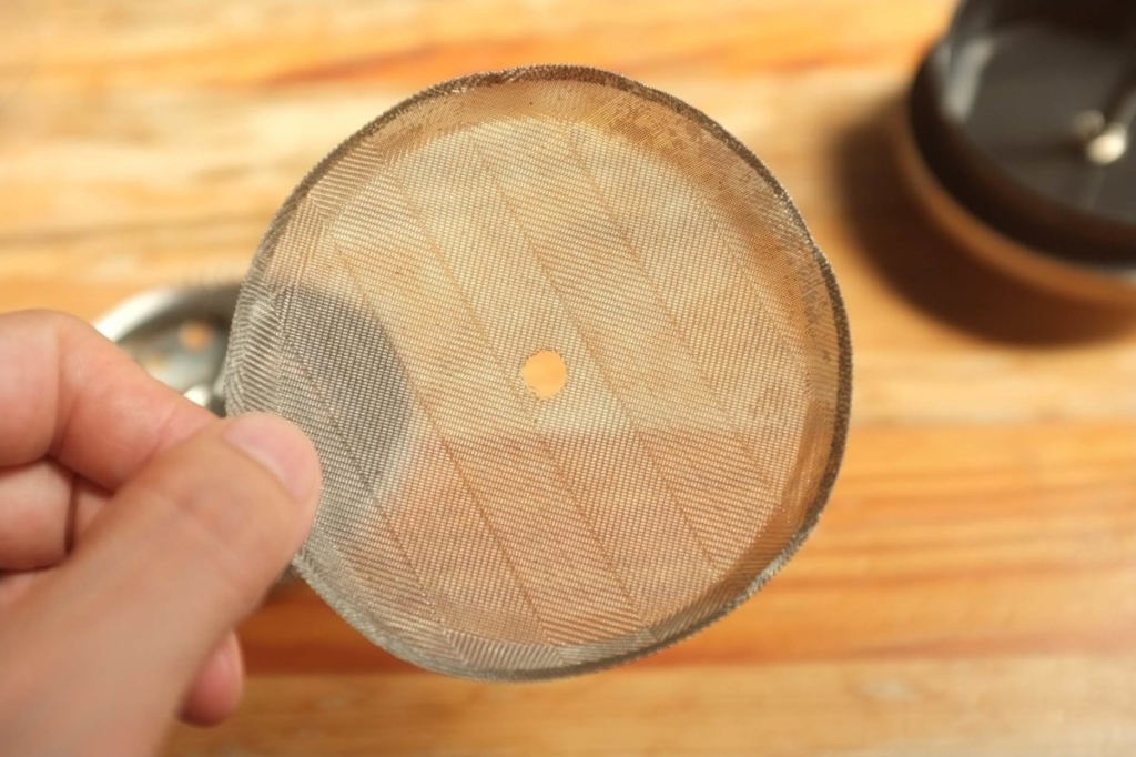 ニトリ 口コミ高評価の「横置きできる茶こし付き冷水筒」を使ってみた！ 液漏れしない？ 気になる使用感をレポート - Fav-Log by ITmedia