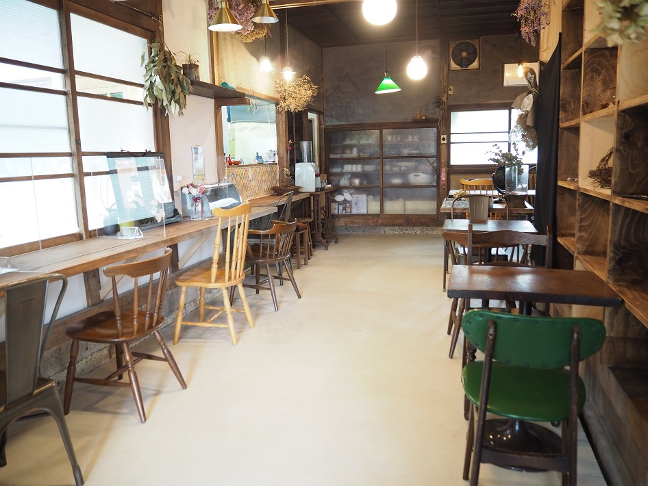 nokutica コワーキングスペースのご紹介溝の口駅 西口から歩いて2分。 築約100年、元診療所だった建物をリノベーションして生まれた、 シェアオフィスです。 落ち着いた雰囲気の中で、 🌿仕事や勉強に集中したいとき 🌿気分を変えて作業したいとき 🌿アイデアを出