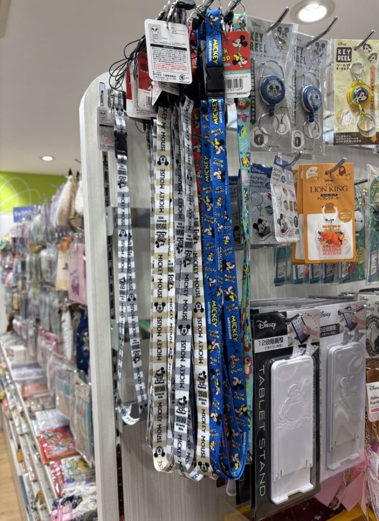 100均ダイソー ストラップ売り場はどこ？ハンドストラップや金具は売ってる