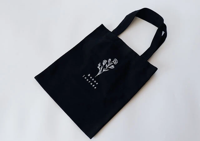 100均検証 ついにダイソーが「200円のシューズ 靴 」を出した!! これにてダイソー商品だけでの完全なる全身コーデ 合計1000円 も可能に！ロケットニュース24