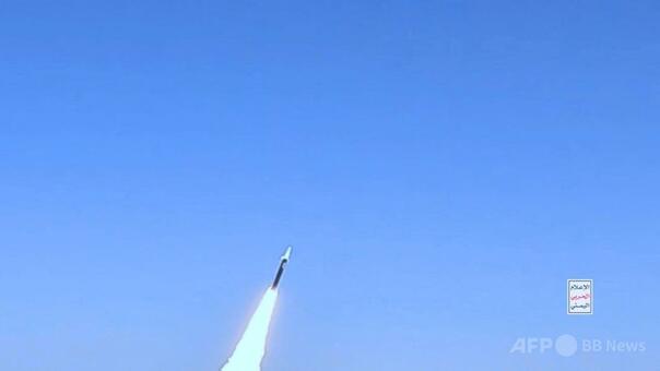 エルサレムでイエメンからのミサイル迎撃後に火災 イスラエル軍 写真5枚 国際ニュース：AFPBB News