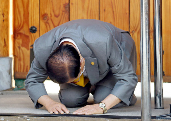 土下座・値引き要求で宿泊お断り 改正旅館業法13日施行 - 日本経済新聞