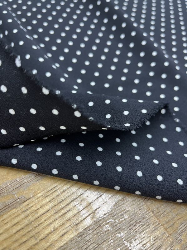 夏を快適に過ごす強い味方！ポリエステル生地の魅力を徹底解説タカハマライフアート