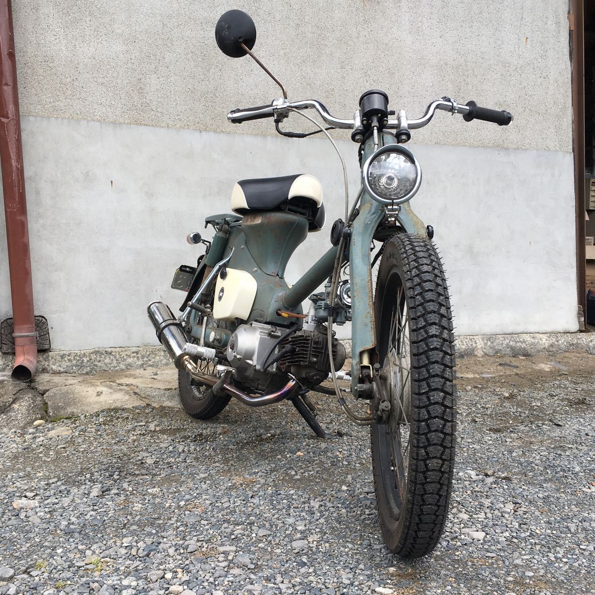 ホンダ スーパーカブ リトルカブ チョッパー ボバー カスタム この赤いバイクシリーズ！ あと何台作るのかな〜😎本田技研ハンターカブリトルカブカスタムカブカブチョッパーチョッパーカブスーパーカブ世田谷ベースTMCステサムファクトリーモト