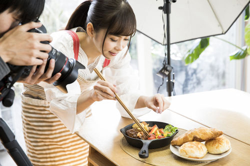 求人情報 給食受託企業の株式会社LEOCが、空間デザイナー・フードコーディネーターを募集 - デザイン情報サイト JDN