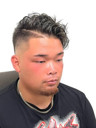 震災刈り✖️スキンフェード✖️色気パーマヘアカタログ高級理容室 床屋 ヒロ銀座ヘアーサロン