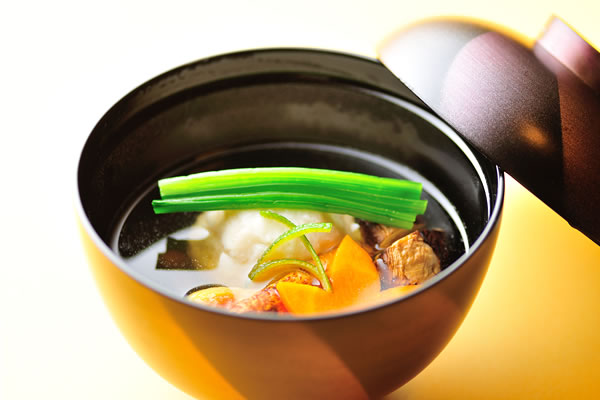 言うべきことははっきり言わねぇとな 言葉が足りないってのも罪だぜ、親方 料理も人生も一生修行だと思うんだ どういう形で修行するかは人それぞれだけど厳しい環境下のほうがよく育つのかもな 人生の転機は まったく予期せぬ時に訪れたりするもの @manga_yobanashi