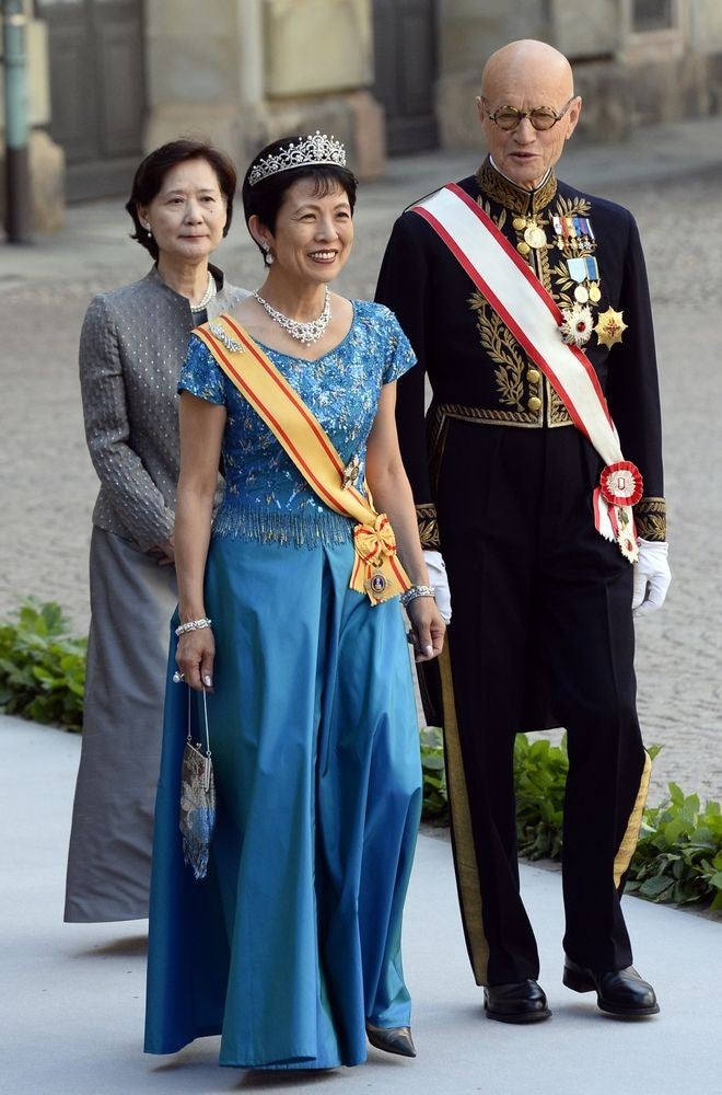 高円宮妃久子さまと長女承子さま、輪島市の朝市通りで献花 : 読売新聞