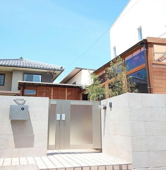 佐久市で評判の外構工事おすすめ10選カーポートや目隠しフェンスの料金目安も