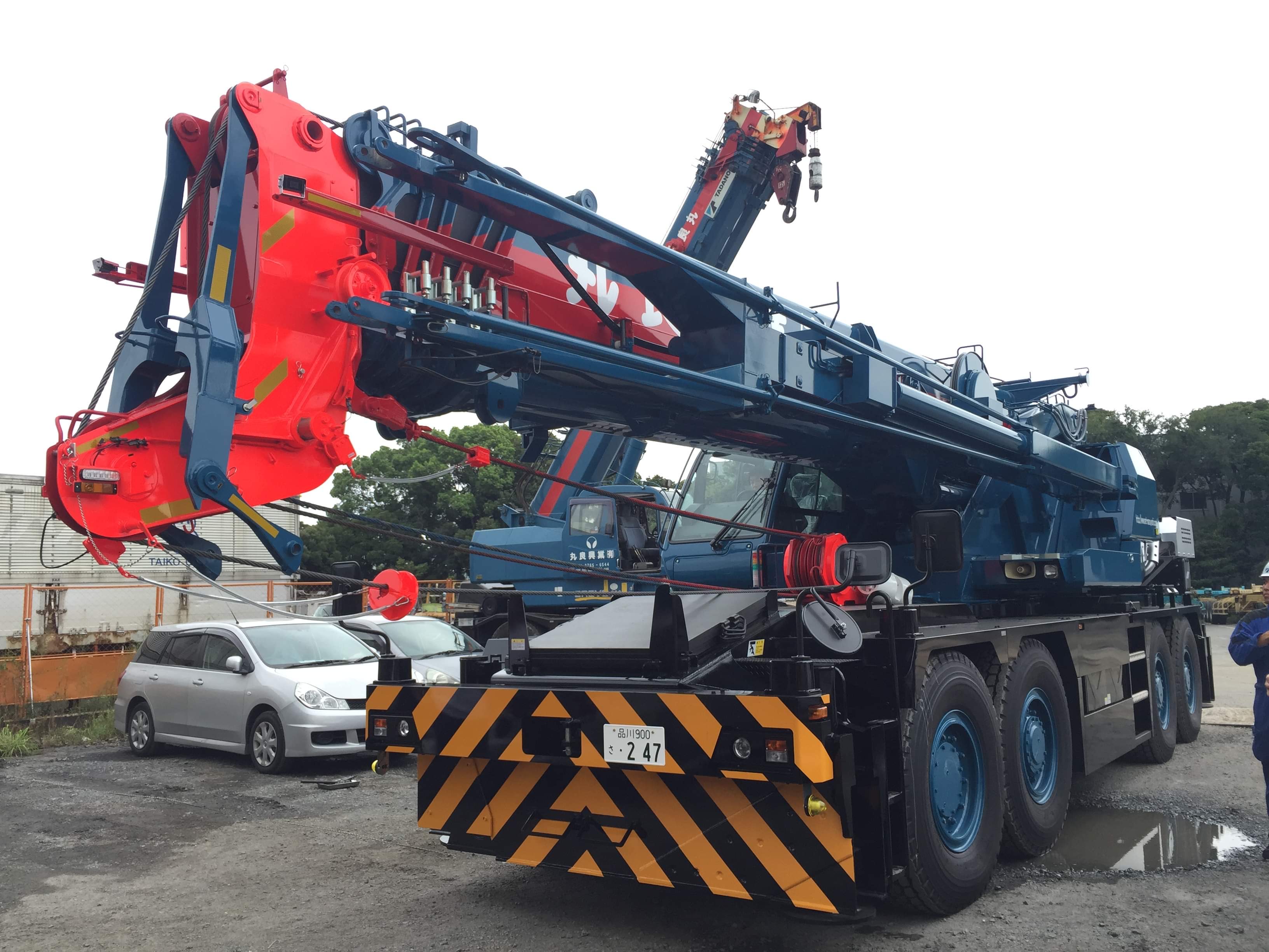 重機 クレーン・バックホウ・ホイールローダ が新たに加わりました。 - 岡山建設 六ヶ所 ひろがりのある未来を築く