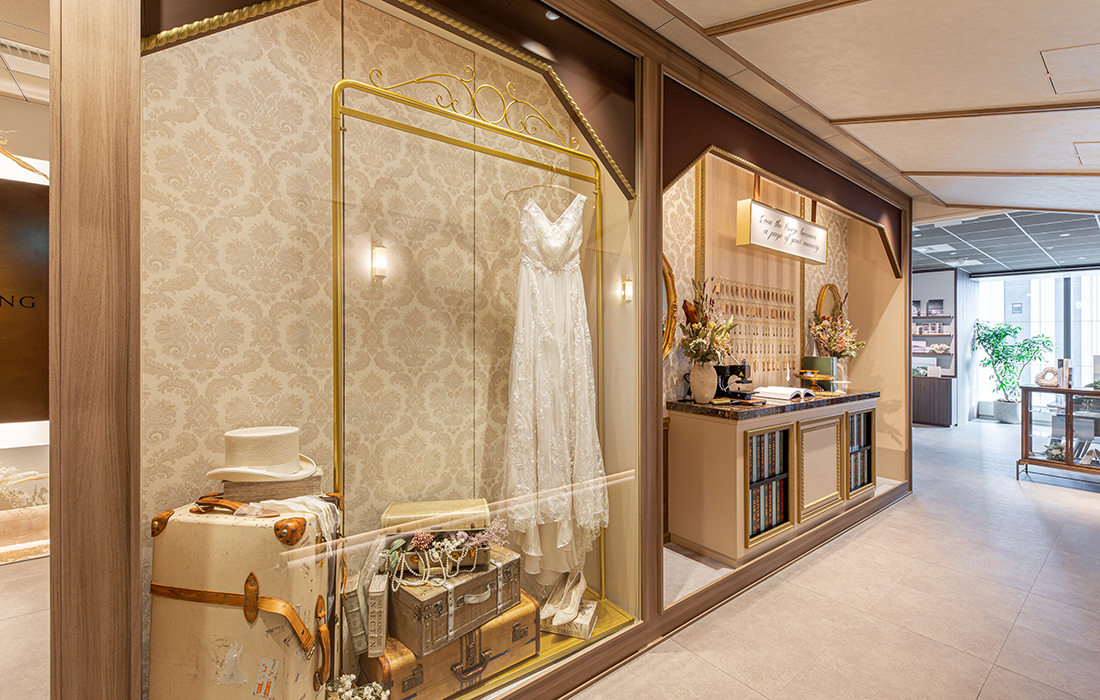 オフィスでのデジタルサイネージ導入事例。企業受付やエントランスでの活用方法アビックス株式会社