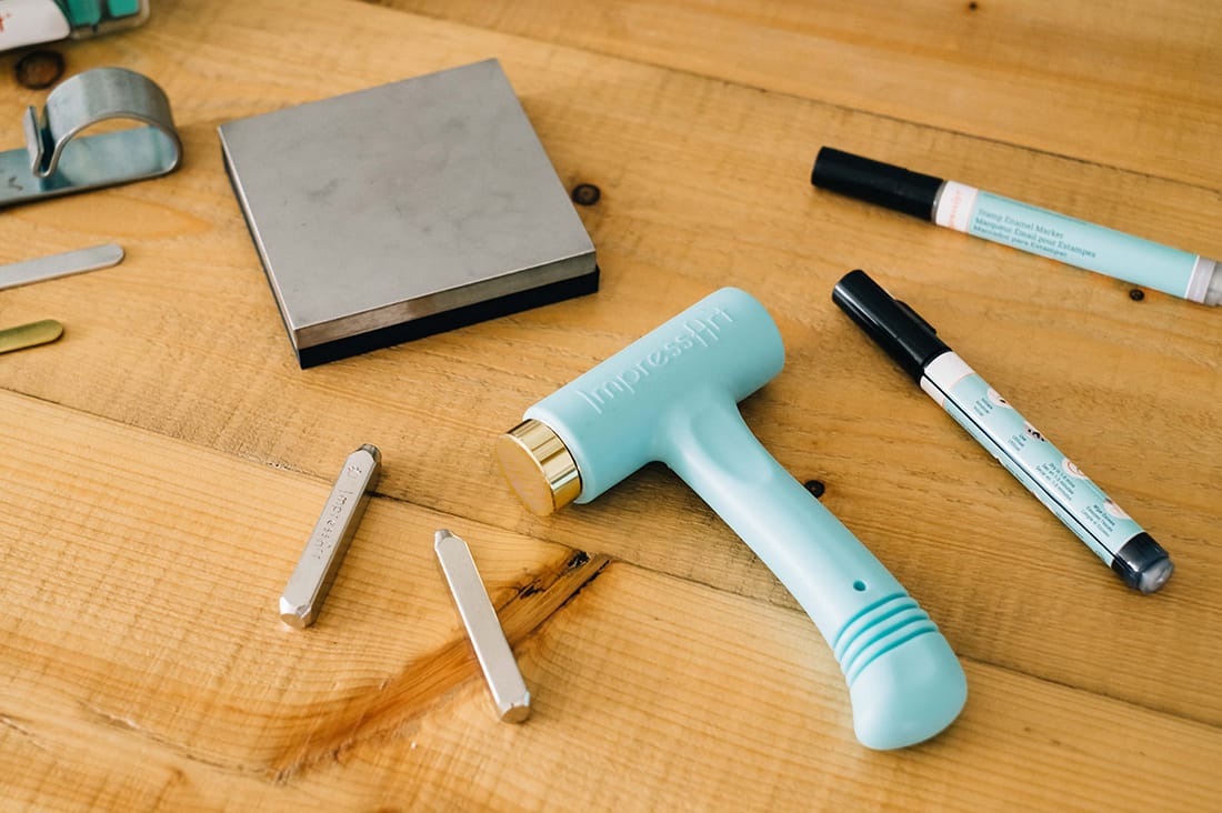 鉄に極小サイズのロゴ入れ加工でブランド力を上げる