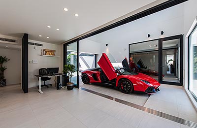 クルマと暮らす 四方八方どこからでも。家は愛車のショールームHobby100%LiFE