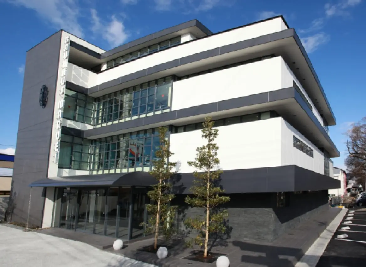 採用案内 - BAUHAUS