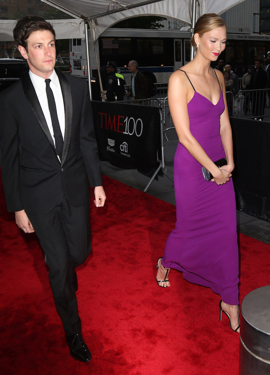 カーリー・クロス、「政治的意見の違い」で夫の家族と不和にハーパーズ バザー Harper's BAZAAR 公式