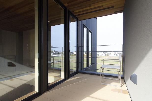 DECOの家中庭と吹き抜けで開放感たっぷりのリビングがある家SHOEI 正栄産業 株 富山のデザイン新築注文住宅・セミオーダー住宅