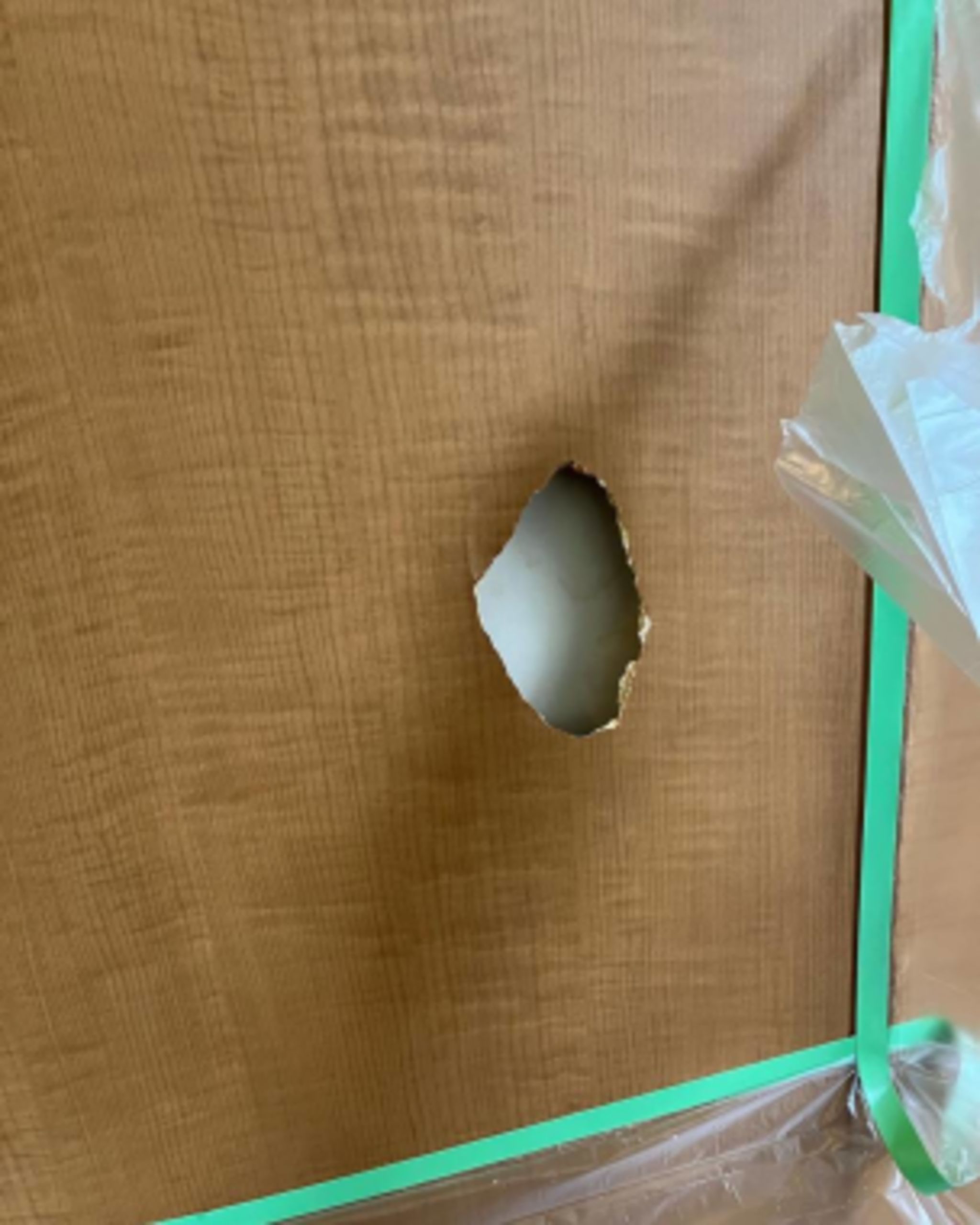 DIY塗り替え 木だけじゃない金属にも塗れる塗料で古い家具をリメイク。ニッポンの補修・塗装・DIYを世界基準に