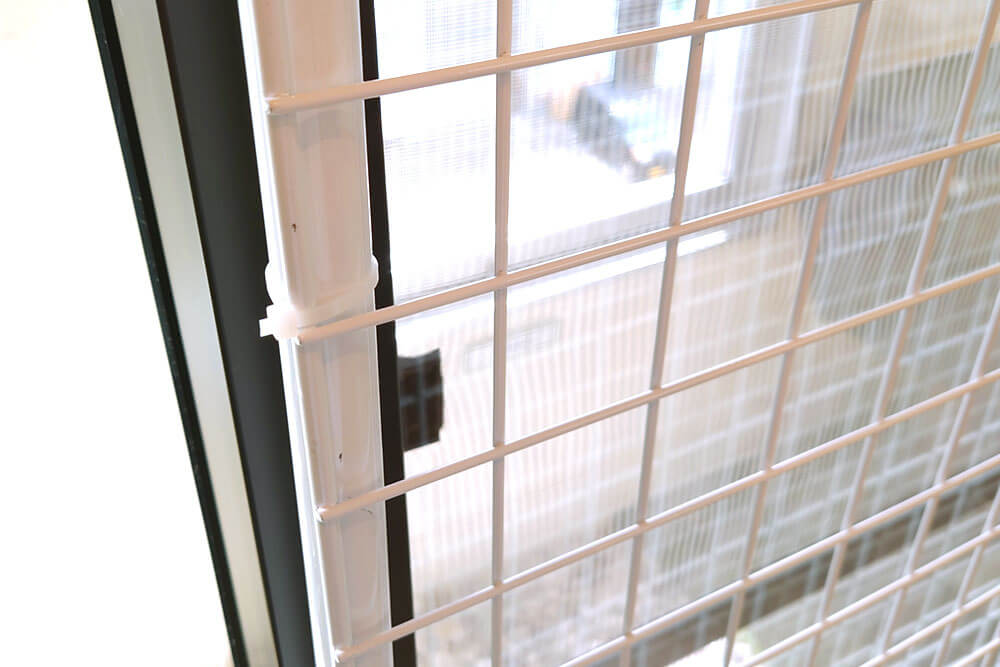 賃貸OK！壁に穴開けないワイヤーネットの取り付け方は