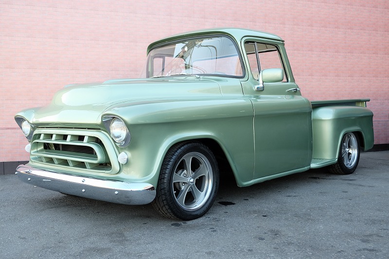 フォードの旧車「F-100」を、フォードが公式電気カスタム