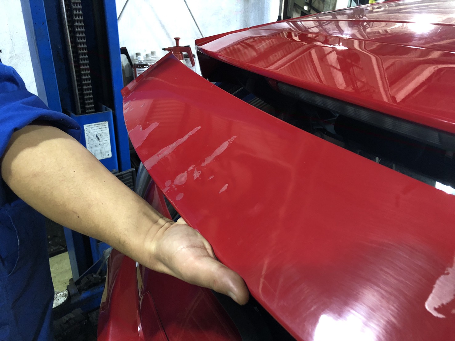 飛来物によるドアの傷の修理・そして全塗装に悩まされた件 - ダイ・ケンオートサービス - 佐賀市の自動車修理 補修屋