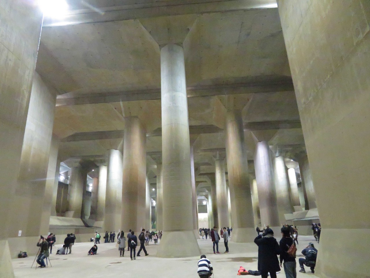 首都圏外郭放水路の圧倒的な巨大水槽と立坑へ埼玉県たびよみ