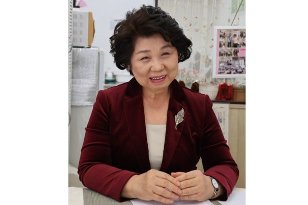 デザイナー比嘉京子さんの愛犬の食事は「キアオラ」 – RED HEARTレッドハート株式会社