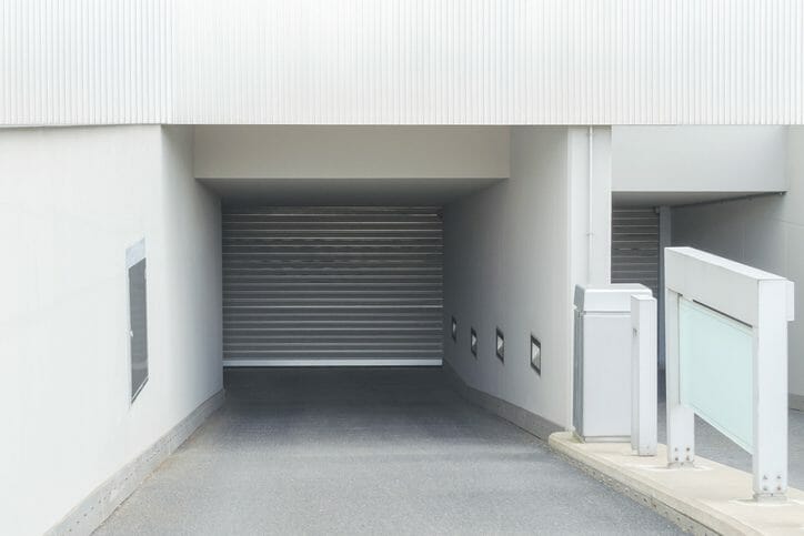 掘り込み車庫」の雨漏り修理・シャッター取替え北九州のリフォーム情報