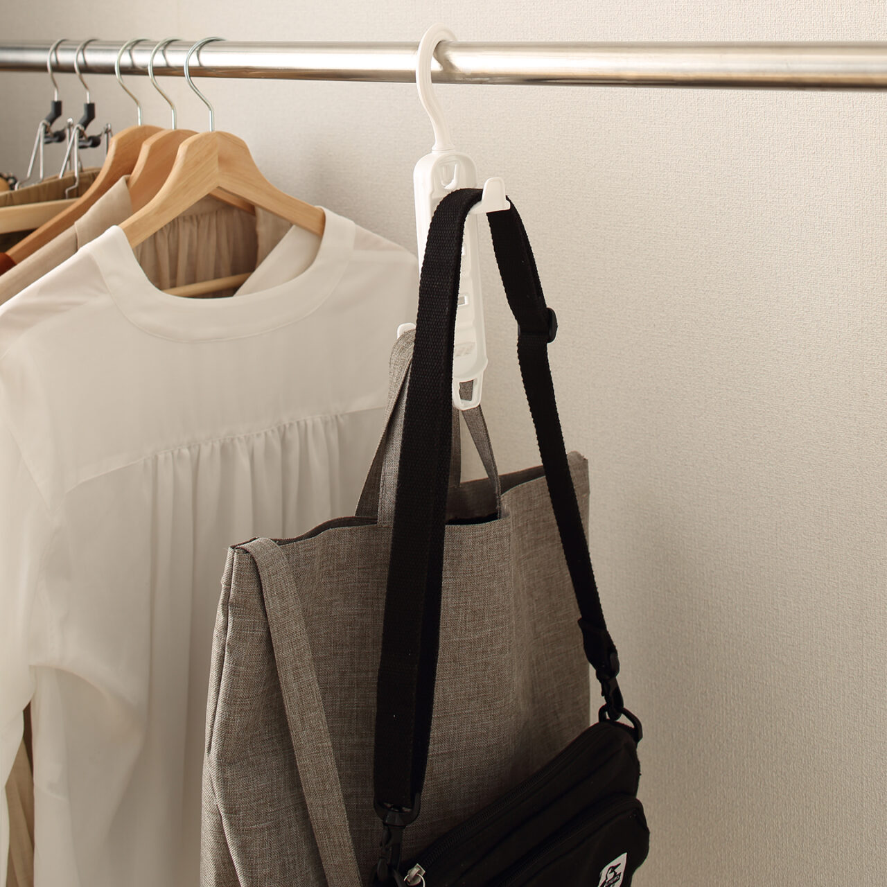 型崩れさせない！ダイソーのカバン収納 クローゼット・玄関編