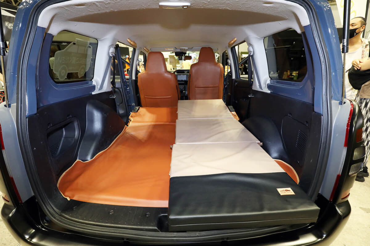 オリジナル移動販売車ウォークスルーバンならA.R. CUSTOMS_エアロ