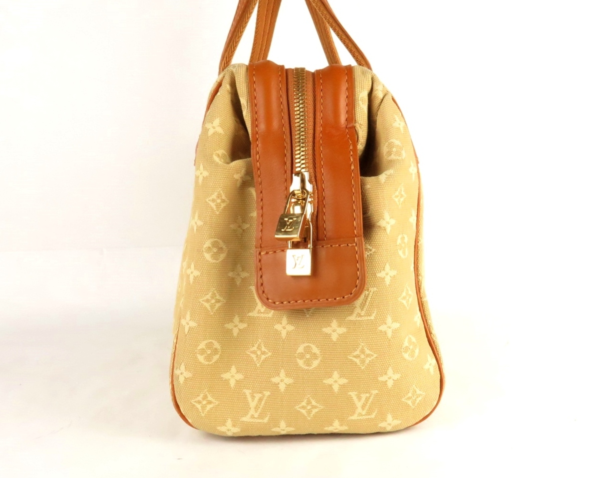 ブランド品業界が通常1年に一度年末や年初にしてきた価格引き上げの他に、随時価格を上げる「n次」引き上げを継続し論難になっている。2日、流通業界によると、 フランスのブランド「ルイ·ヴィトン」が同日、一部- MK