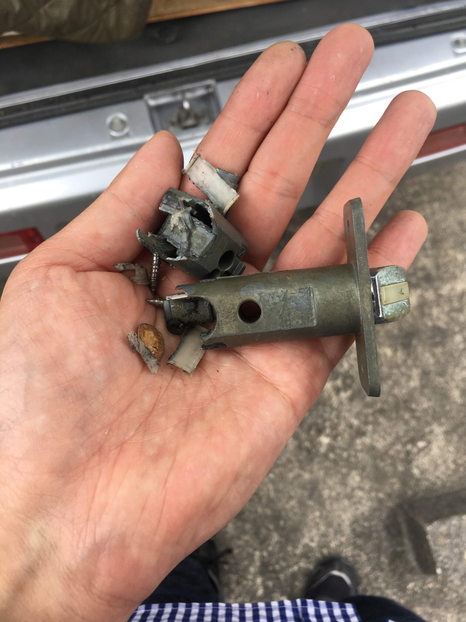 恐怖 トイレの鍵が勝手に