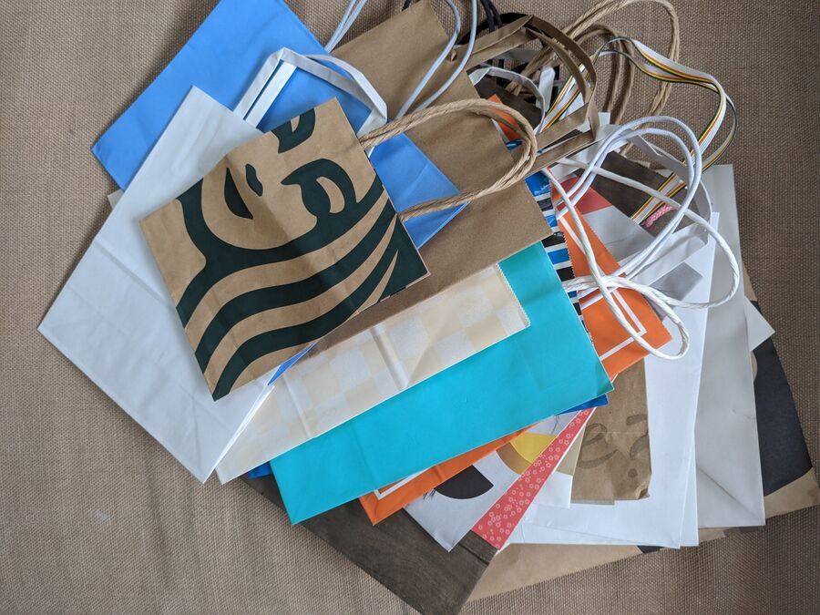 捨てられない紙袋を簡単リメイク！紙袋のおしゃれな活用アイデア