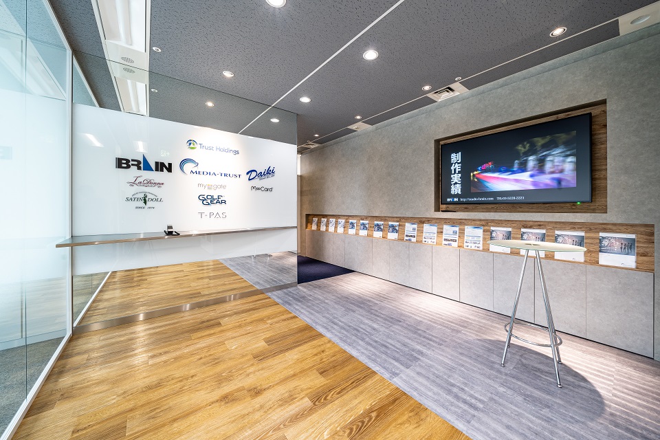 第一園芸本社エントランスのディスプレイを変更しました - 第一園芸株式会社