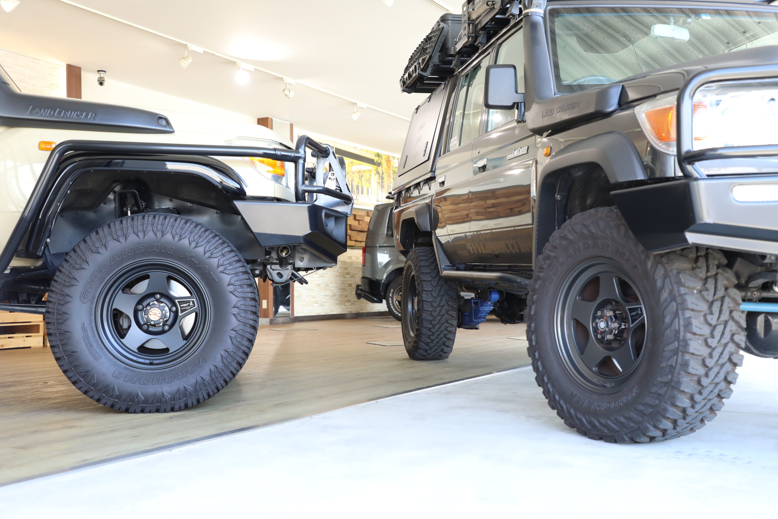 高速バスにスポーツカー急接近・幅寄せ、客ら負傷 「あおり運転」ドラレコでは「防げない」 : 読売新聞