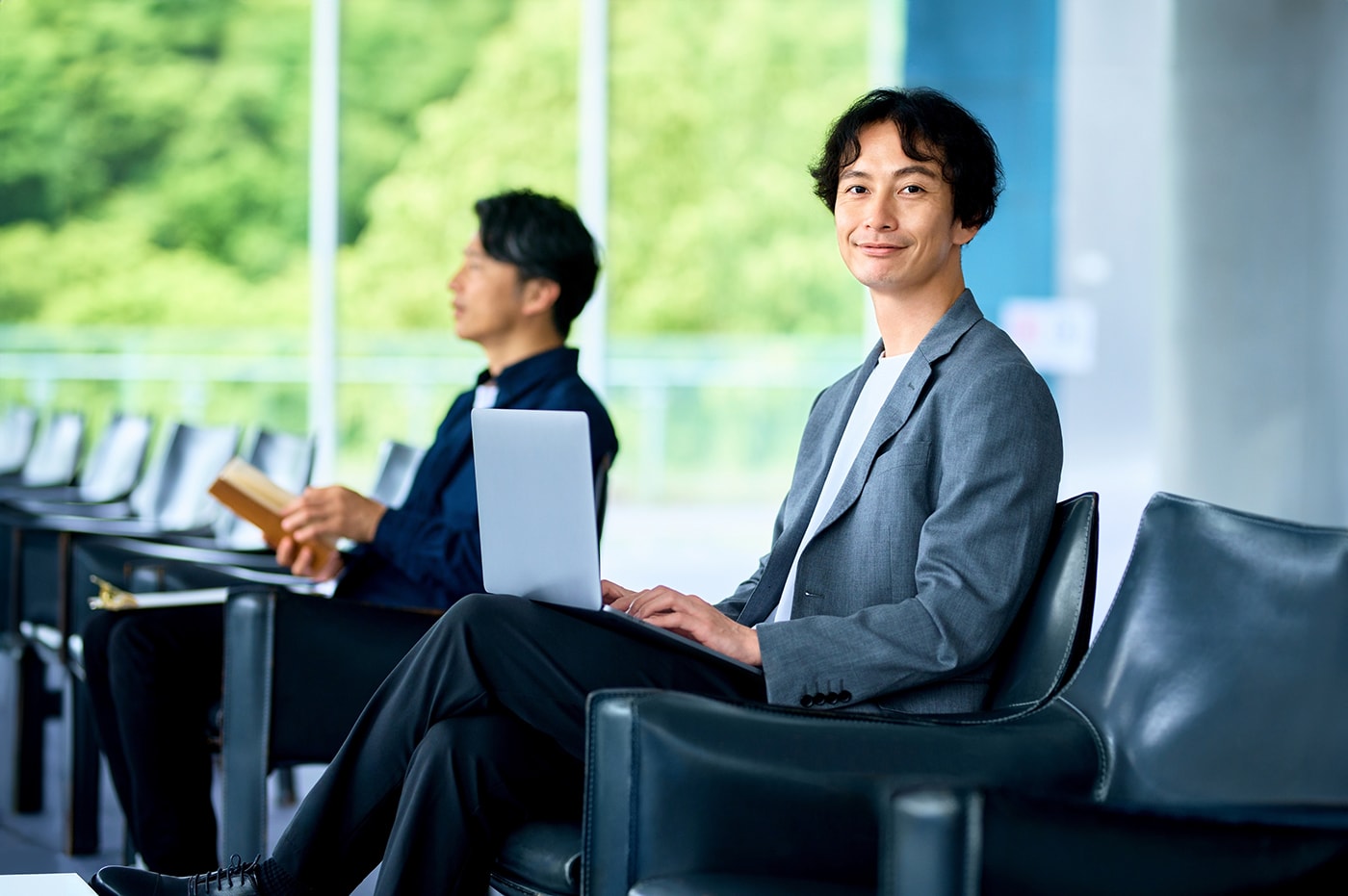 ダブルスーツの魅力と着こなし術：フォーマルからカジュアルまでの活用法 - オーダースーツおすすめ完全網羅 比較ランキング50店