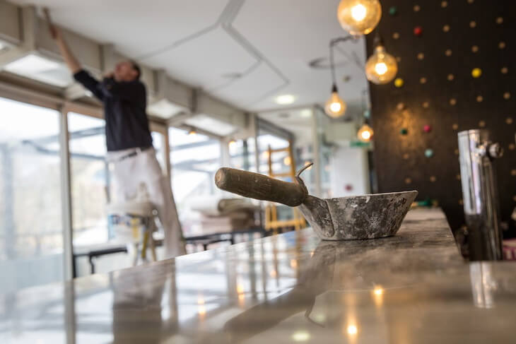 バー、バルの内装工事費、坪単価、新規経営者なら知っておきたい相場観について内装工事、店舗デザイン・設計の見積もり依頼・比較 アーキクラウド