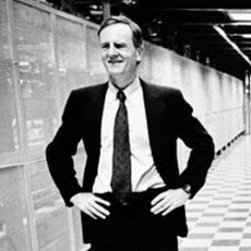 スティーブ・ジョブズ - ジョン・スカリージェフ・ダニエルズ アップルに迎えるためジョブズ自らペプシコより引き抜いてきたCEO。最初は名コンビと言われていたが、後にジョブズを退社に追いやることになる。Facebook