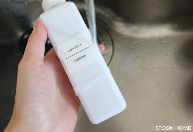 100均のセリアで洗濯洗剤の詰め替えボトルを購入！ 真っ白でシンプルなボトル！ - ハンバート友幸の庭