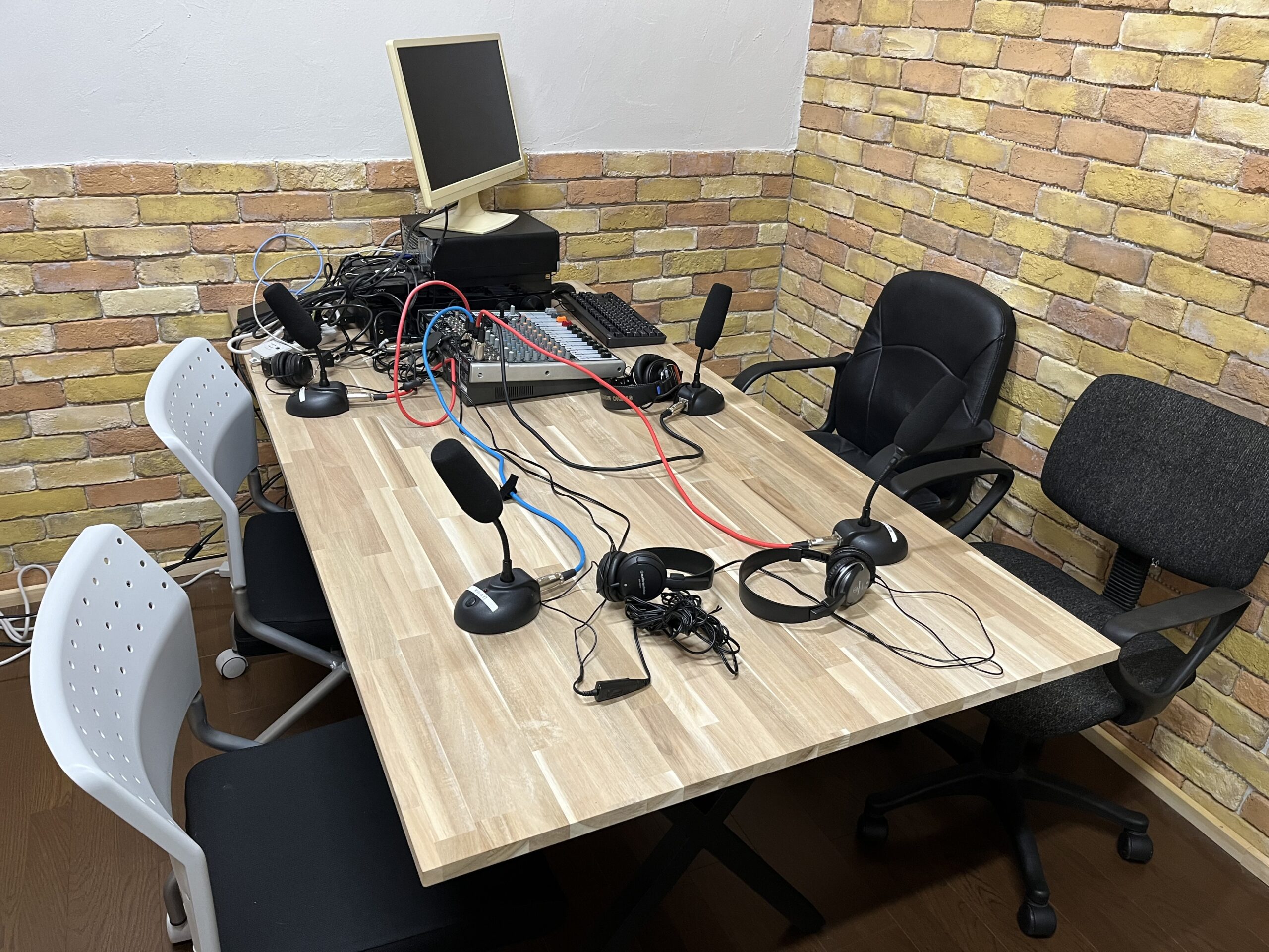 ラジオブース 画像 - Freepikで無料ダウンロード