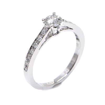 ブシュロン』のウェディングリング。洗練されたデザインとともに永遠の時を刻むMORE